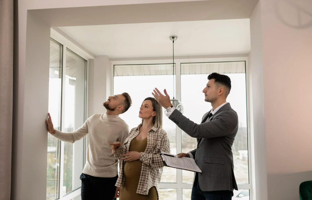 Agent immobilier, proche ou expert indépendant : qui choisir pour m’accompagner ?
